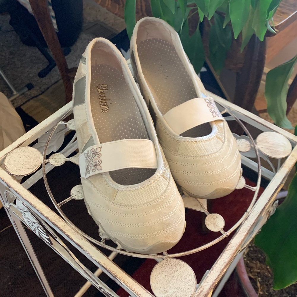 “SKECHERS”  LEATHER Shoes  Size 8.5